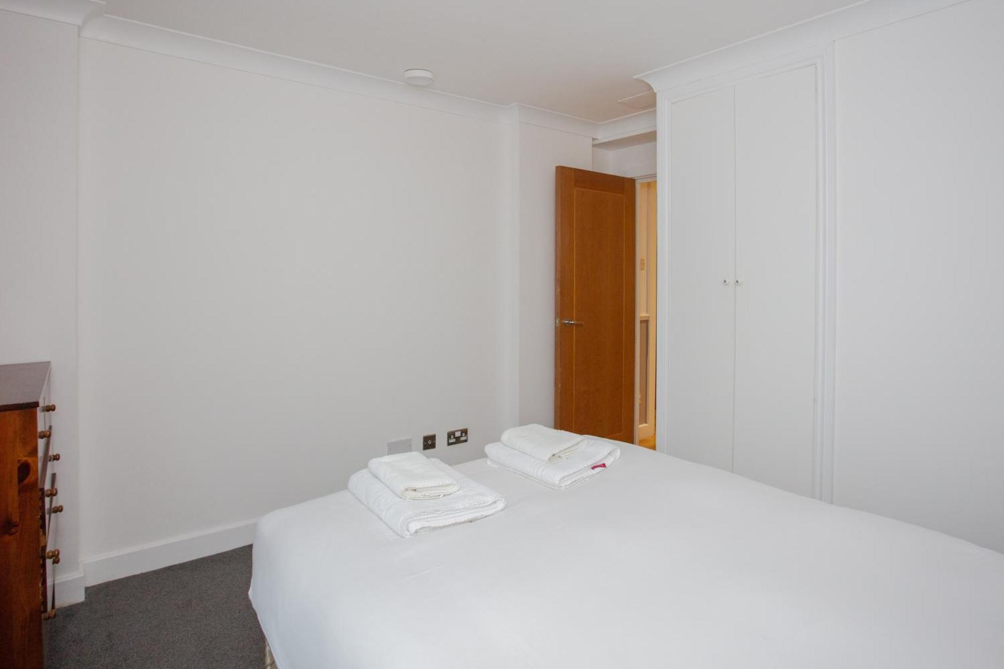 1 Bedroom Apartment On The Riverbank Near St Paul'S London Bagian luar foto